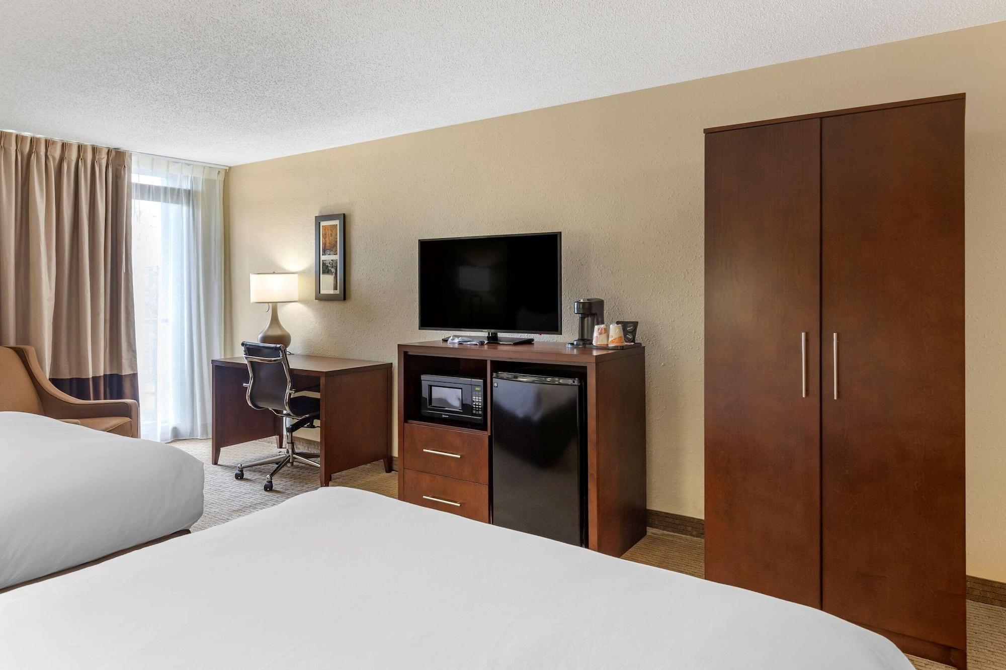Comfort Inn & Suites Near Danville Mall Eksteriør bilde