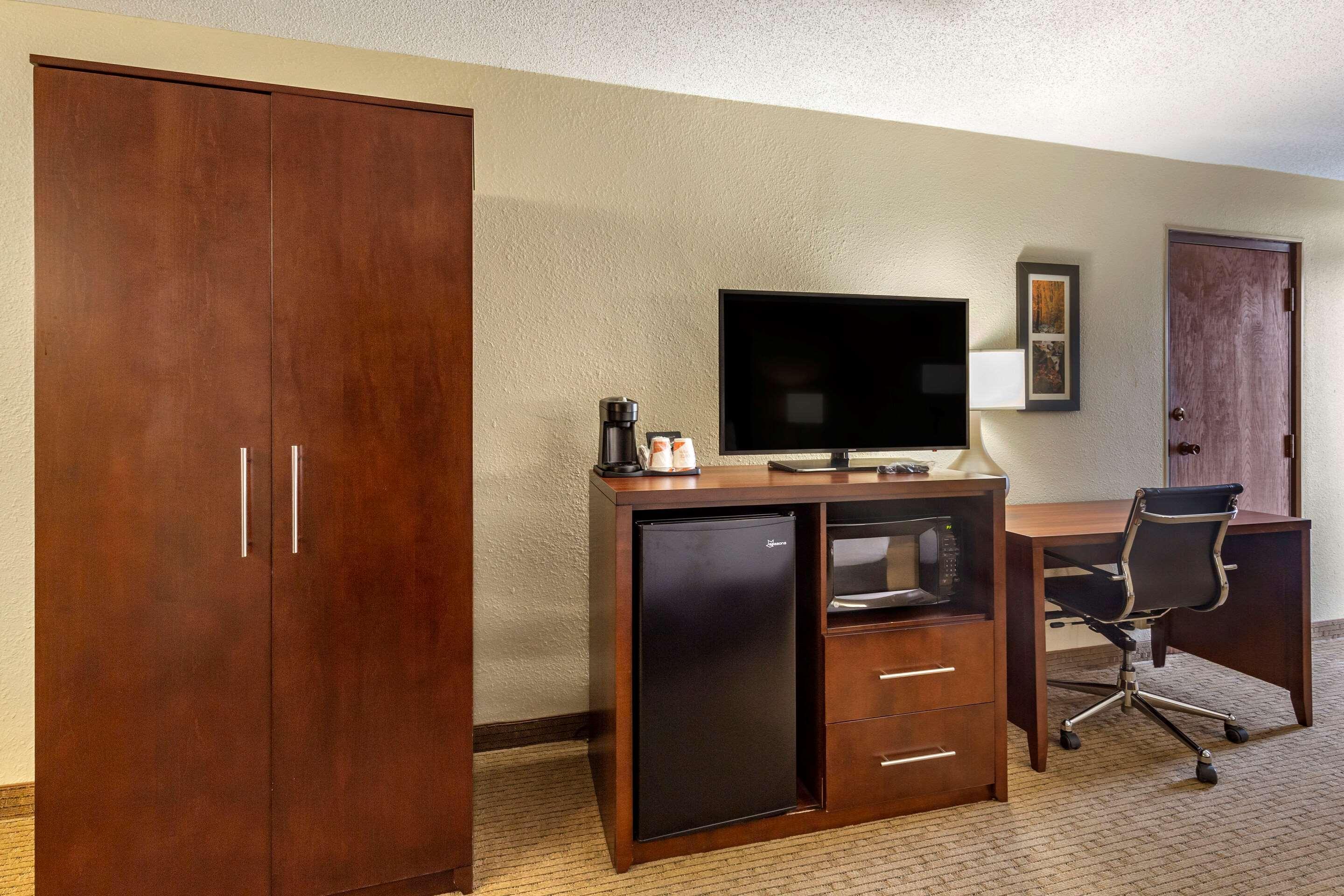 Comfort Inn & Suites Near Danville Mall Eksteriør bilde