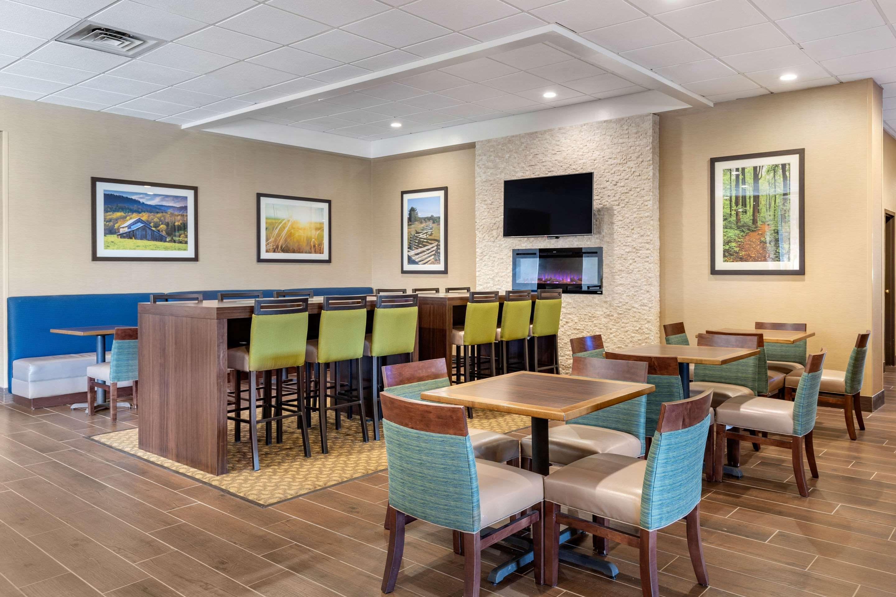 Comfort Inn & Suites Near Danville Mall Eksteriør bilde