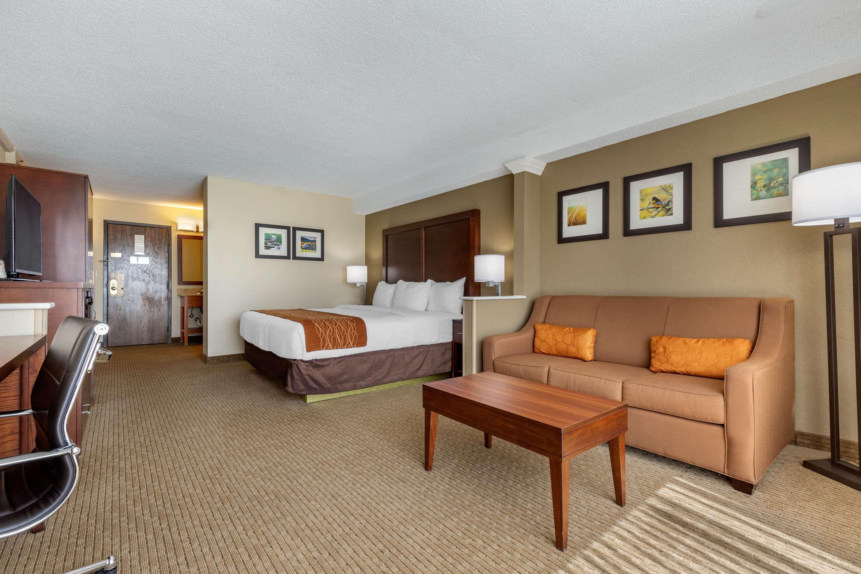 Comfort Inn & Suites Near Danville Mall Eksteriør bilde