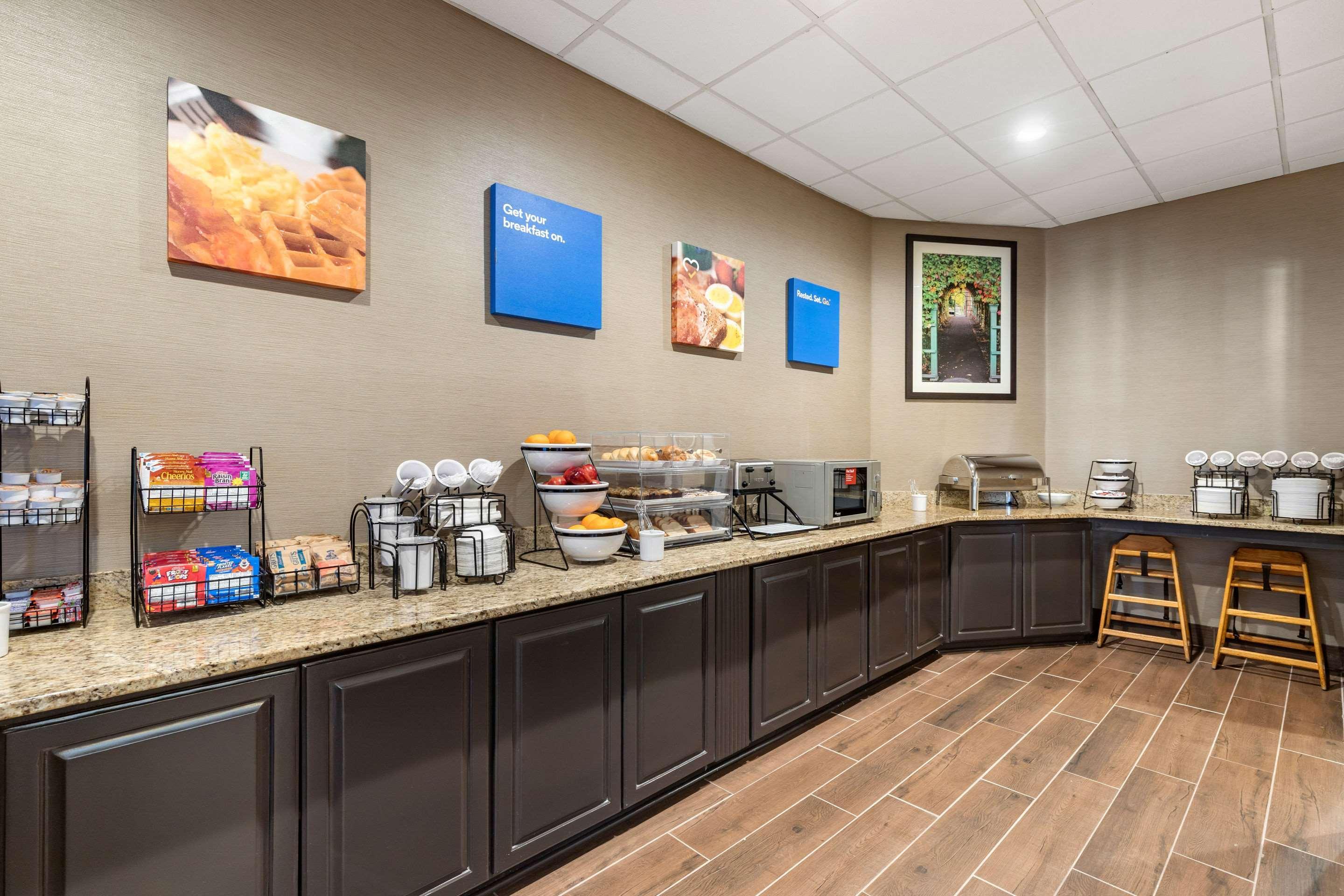 Comfort Inn & Suites Near Danville Mall Eksteriør bilde